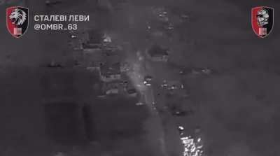 Ukrainian tank wipes out a Russian assault group at point-blank range