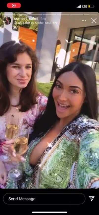 Idk why I find this gif hot🤤