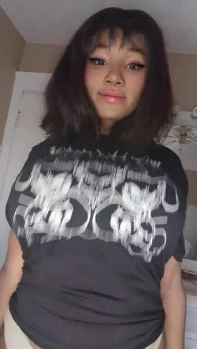 Can you tell how juicy I am without a bra?