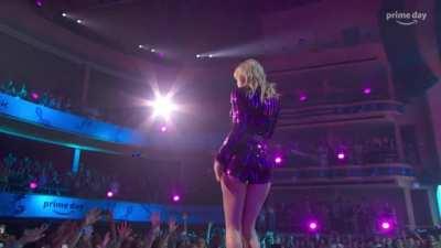 Amazon Concert booty shake