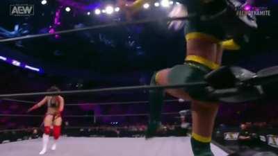 Hikaru Shida Gets The Victory!