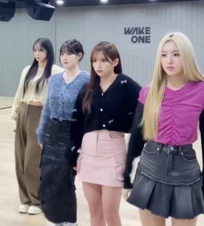 [230222] Yujin, Mashiro, Chaehyun & Yeseo TikTok update: TICK TOCK⏰