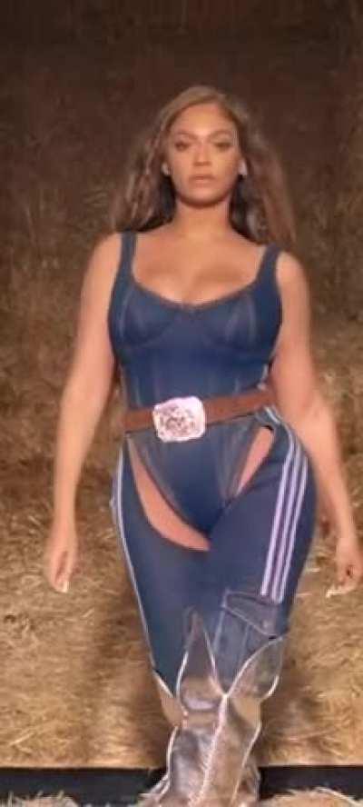 I know I couldn’t be no damn video editor or director for this cause I would be hard as hell