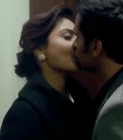 Anushka bhabhi hilake manegi.