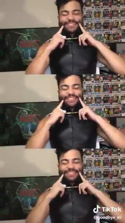 Showing off those guns 😎