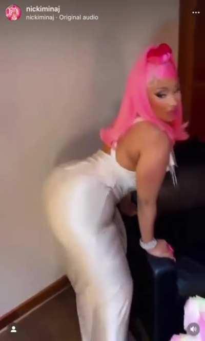 twerking a bit backstage