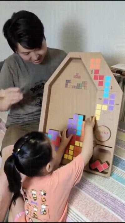 Man makes a cardboard Tetris game to play with his daughter