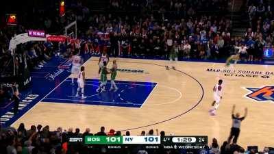 [Highlight] Kristaps Porzingis with a HUGE 3 to give the Celtics the lead late in the 4th