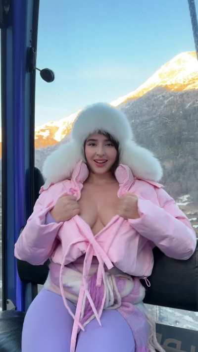 Perfect view in the elevator (reveal)