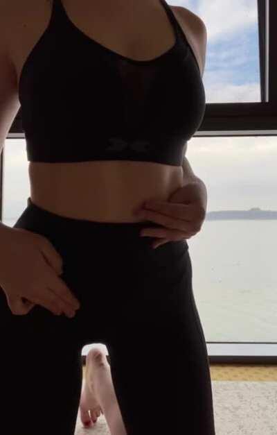 A boob drop in my gym outfit!