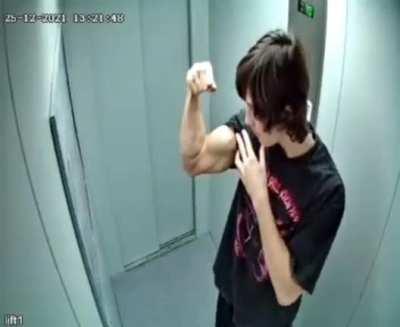 Знаем мы как он руку накачал