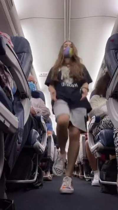 Delaying take off and inconveniencing everybody on the plane for a tik tok video