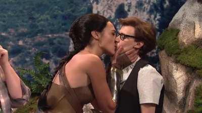 We all deserve to be smooched like this by Gal Gadot herself