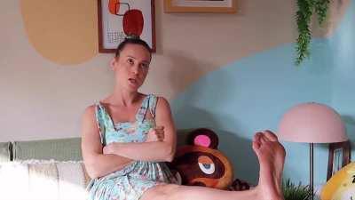 Brie Larson relaxing