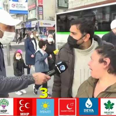 Akpyi betimlemek için ampul sıkma hareketi yaptığını yeni fark ettim