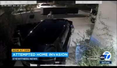 Father quickly turns the tables on 2 masked home invaders