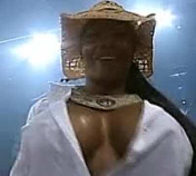 Jacqueline Shaking it!