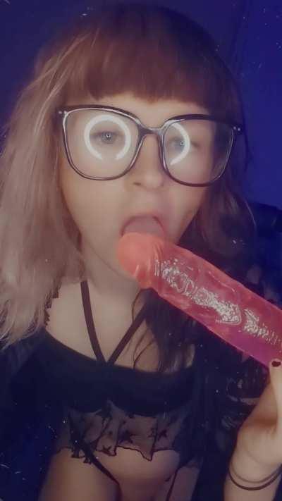 I need a real cock to suck any volunteers?