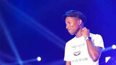 Pharrell Williams in disbelief at how the crowd armonizes the Get Lucky chorus (specifically starting@1:50)