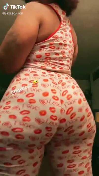 clappers 🍑🍑💦👏👏