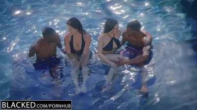 Every white girl needs a best friend like Leah! (Sound on)