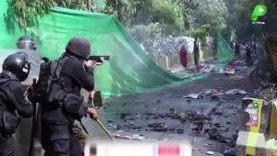 Rubber Bullets fired at women on Zaman park