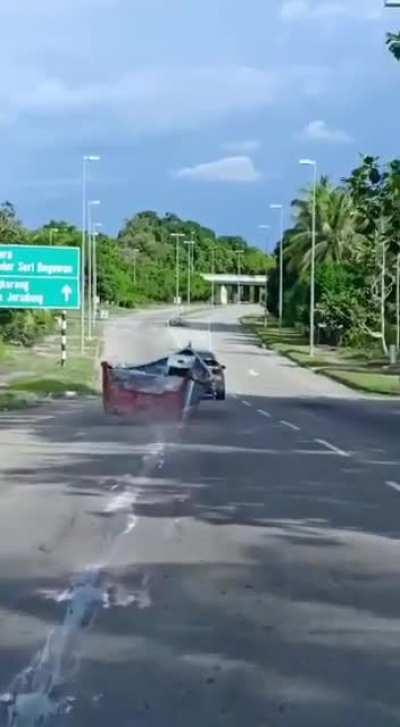 idiot tows a fishing boat the wrong way