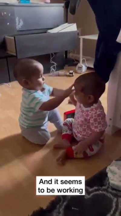 A mother was getting tense due to their twin daughters constant quarrels, after thinking for a while, she found the amazing solution. 😂🤣