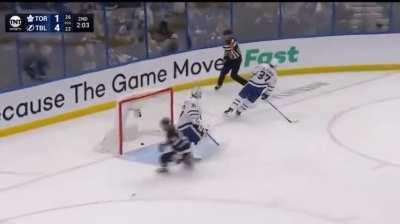 Nylander stops playing mid shift