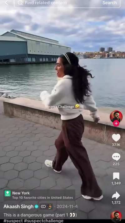 Akaash talks about how jizzleen can’t get along with anyone and sh*ts her pants and chose to be with her anyways