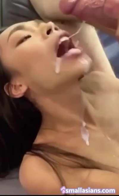 Good girls keep sucking after cumming