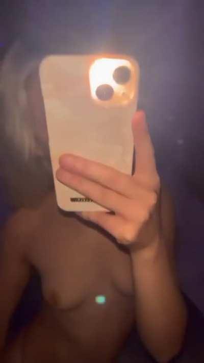 Kan slå vad om att jag är tightast i hela SweNsfw🙈🙈🙈 Vem vill knulla en 18åring?😝🥰