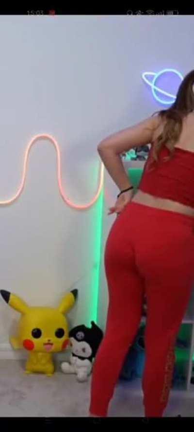 sigo esperando vídeos en la playa o hottub de staryuuki🥱