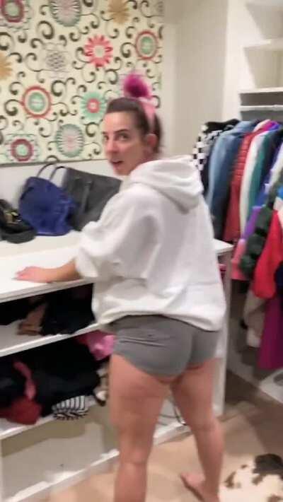 Gabbie Hanna Twerking Her Phat Ass in Booty Shorts