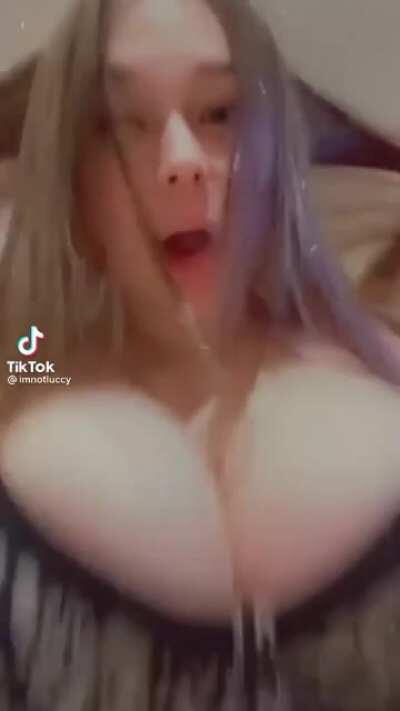 @imnotluccy jumping around