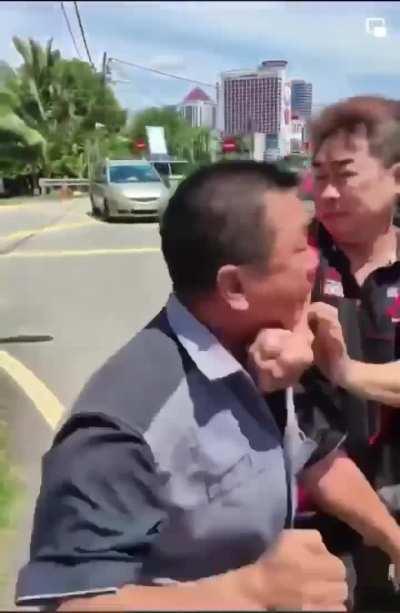 Benda boleh gaduh buat apa bincang. Got it from FB