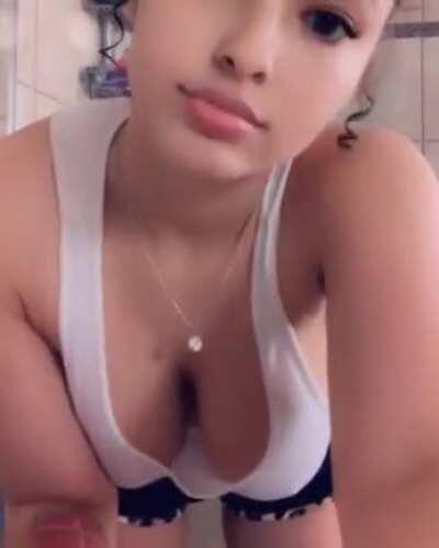 Tank top / Braless 🎽: @ash.kaashh part 1