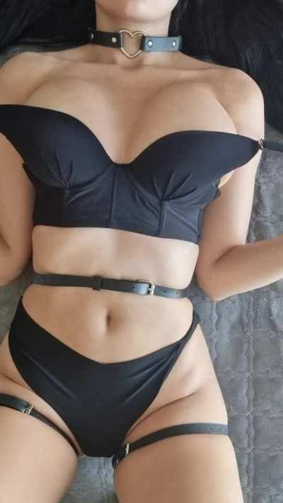 They look flat when laying down but huge when I stand up