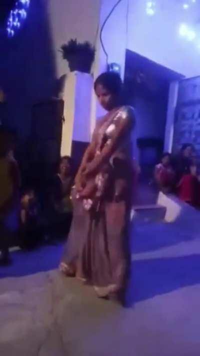 What kind of dance is this? I think its called as Electric dance