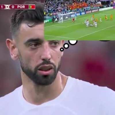 Bruno Fernandes trying to use the earlier assist type Netherlands used against Argentina