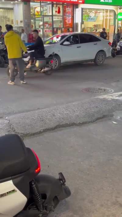 Chinese man divorces wife for Egirl, Egirl doesn't show up to meet him.