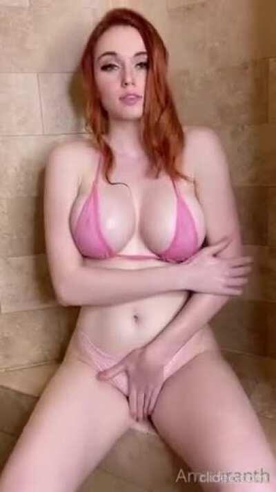 LAS GRANDES Y RICAS TETAS DE AMOURANTH REBOTAN MIENTRAS TOCA SU VAGIN@ LINK COMPLETO EN LOS COMENTARIOS!! DENLE FLECHITAS PARA ARRIBA!!
