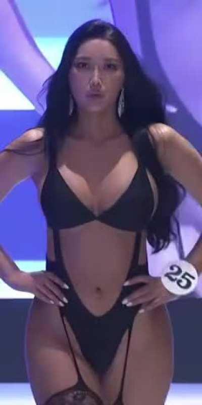 Unforgettable MAXIM Catwalk