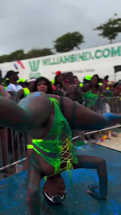 I felt that 🫣 @afuckincutie But no worries, she’s ok   @triumphantgoddess Always there to the rescue @kat_n_kittens @bajantube 