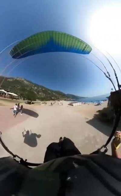 Paraglider flies into a pedestrian 🤕