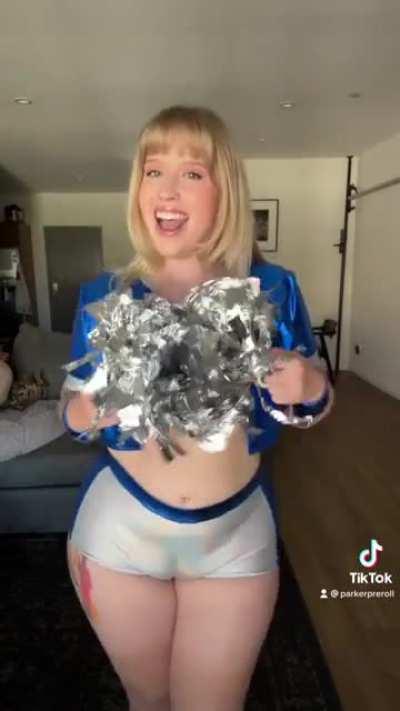 Don’t know whether the back or front is better in this outfit 💙 @parkerpreroll