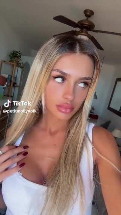 @petitmollyvolk
