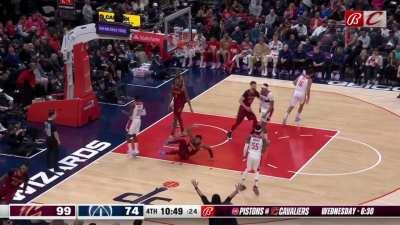 [Highlight] Donovan Mitchell blows up the rim on the alley-oop from Darius Garland