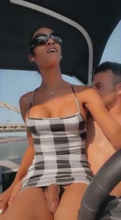 Tranny outside on a boat 🍑💦🍆 telegram link below 👇 