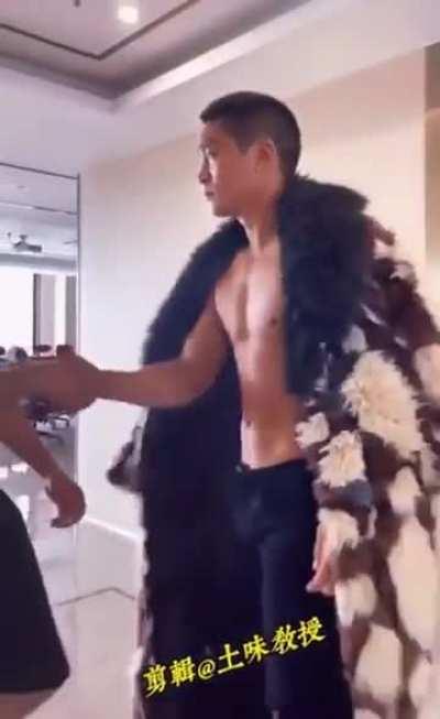 IDK WHY PEOPLE KEEP THINKING THAT 100% ALPHA CHAD ENERGY IS SOMEHOW CRINGE SMH